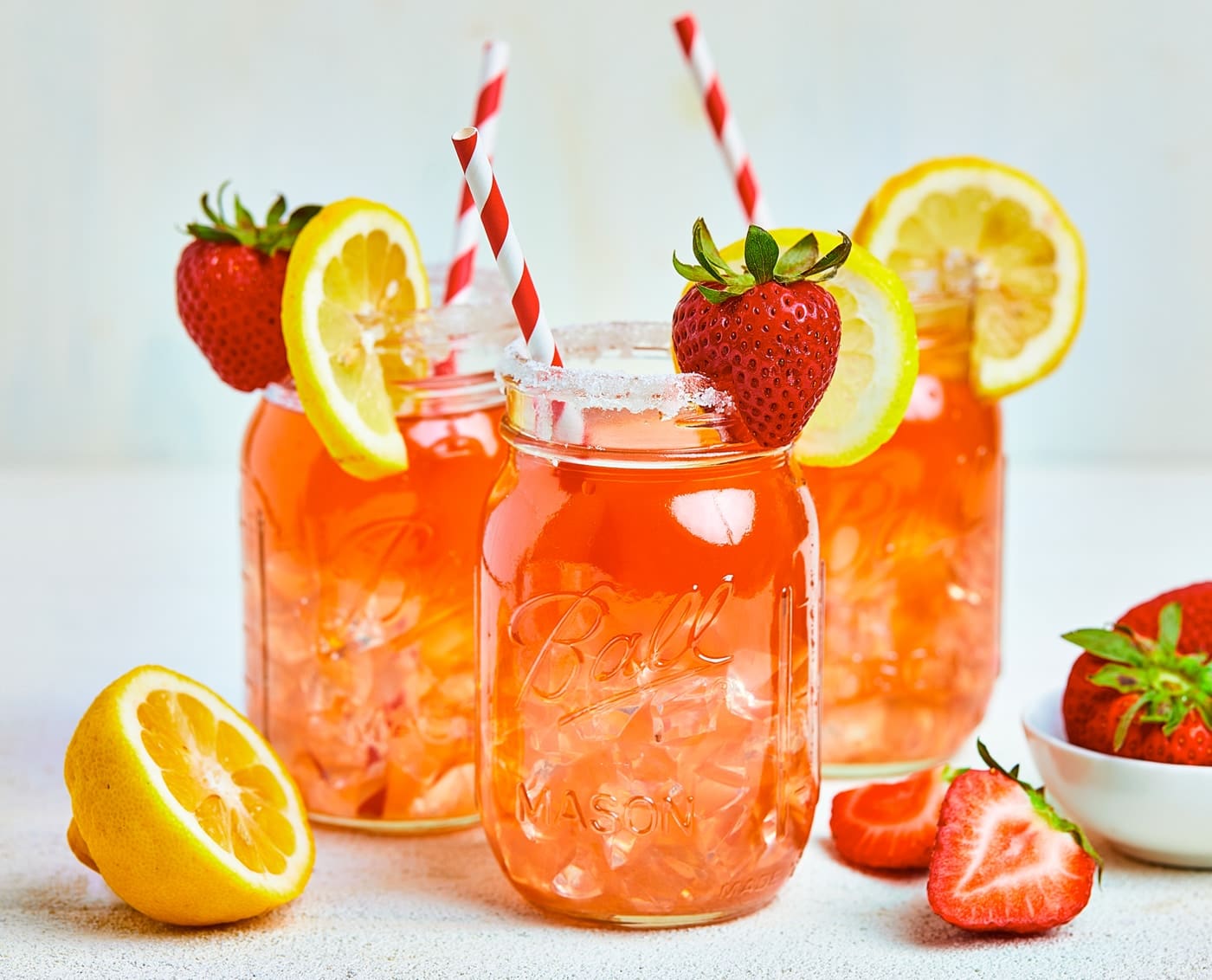 https://lovelesscafe.com/wp-content/uploads/2023/08/strawberry-lemonade-recipe.jpeg
